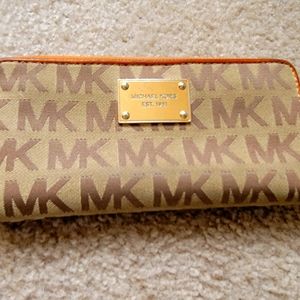 Michael Kors Zip Wallet